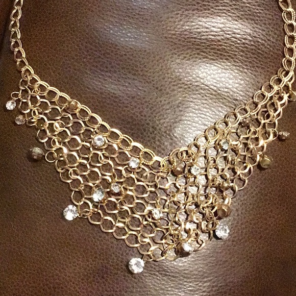 NWT, BIB NECKLACE AND EARRINGS SET. CRYSTALS ON BIB AND EARRINGS.LIGHTWEIGHT - Picture 6 of 8